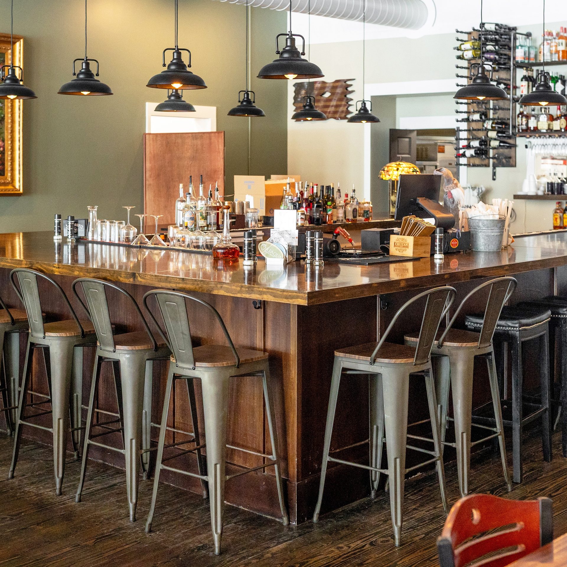 Relaxed Bar and Drinks Experience